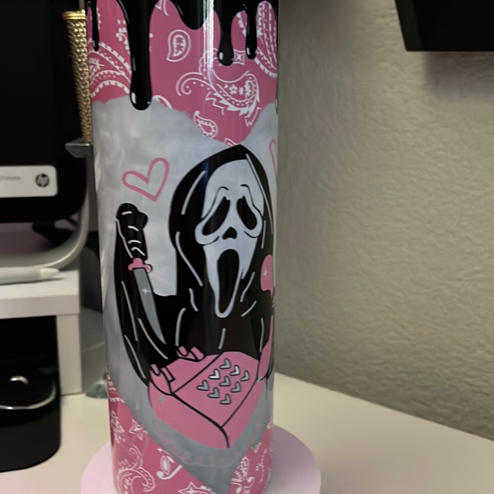 - - Cute 💓Tumbler 🖤